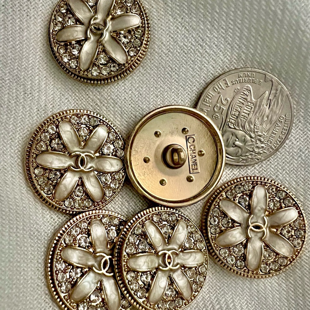 Classic logo style 6 piece 25mm/metal/🍾Gold/TaupePearlescentEnamel/Stamped🤩